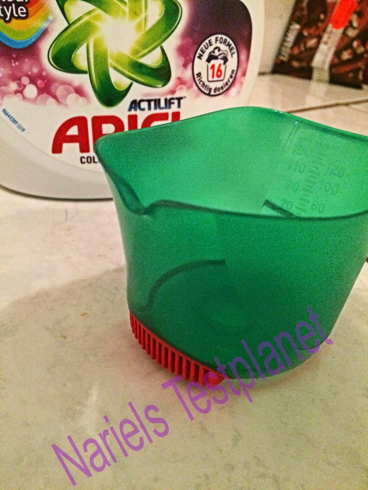 *Werbung* Produkttest Ariel Flüssigwaschmittel mit Fleck-weg Kappe 1